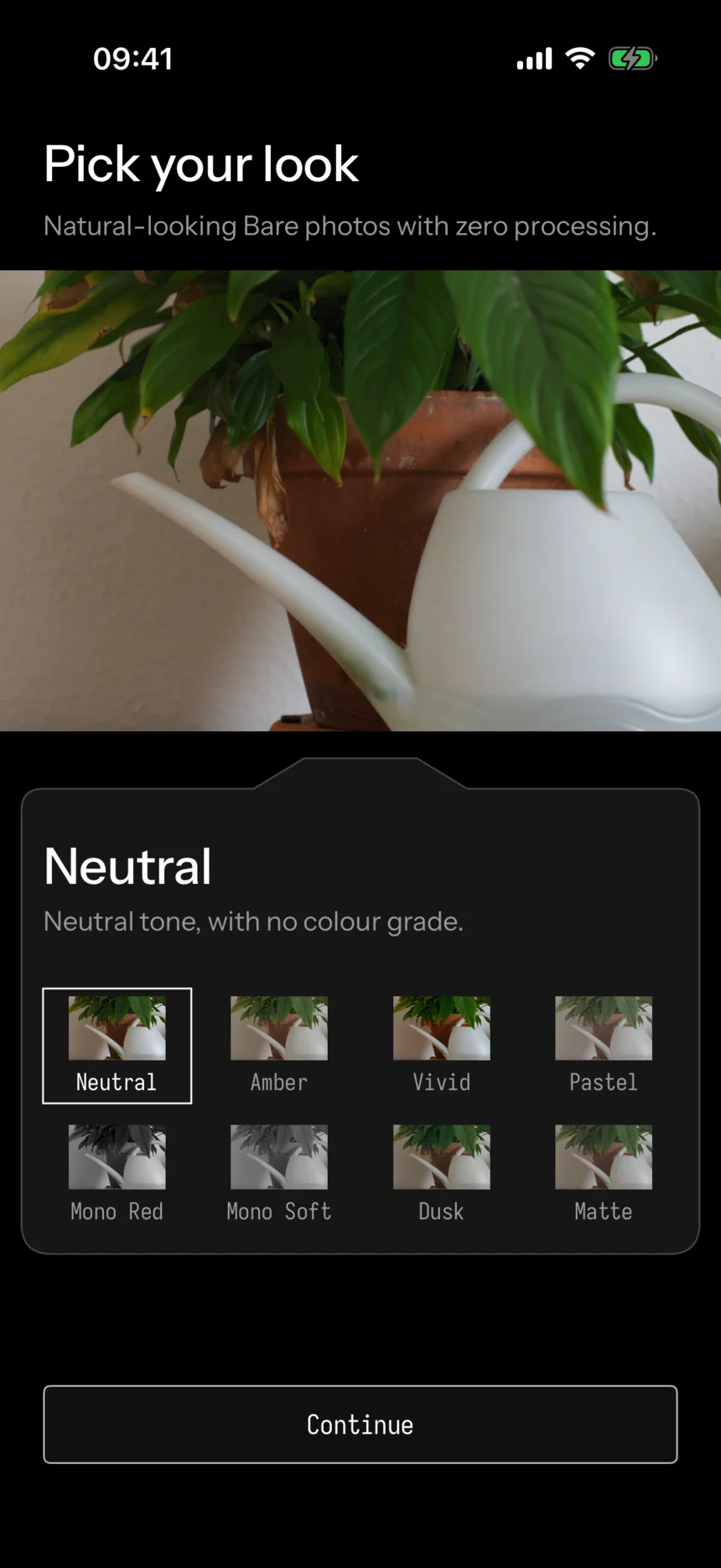 Seenlight welcome screen: Pick your look, with a sample RAW photo of a plant developed in the Neutral look and eight look thumbnails